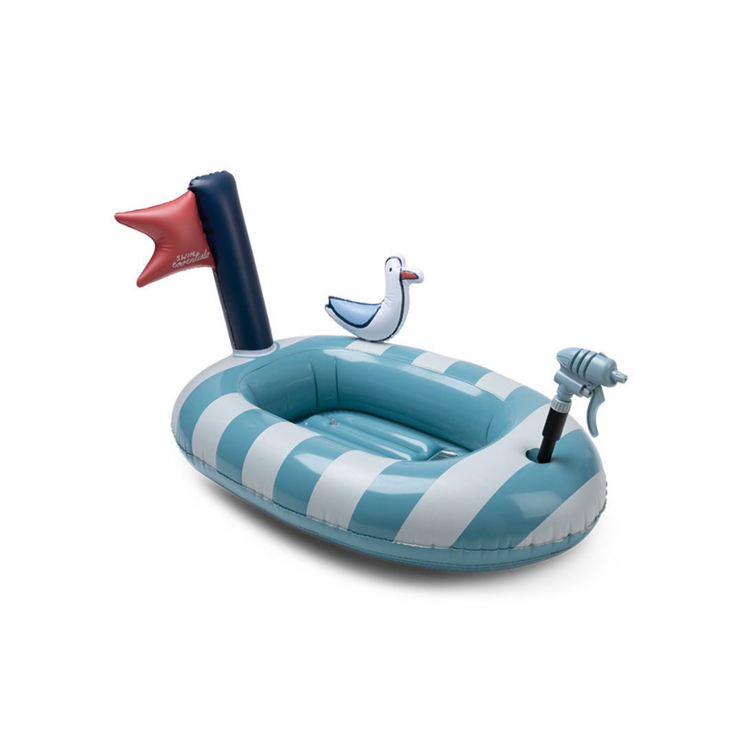 Swim Essentials kék-fehér csíkos hajtós úszógumi beépített vízipisztollyal és sirállyal.