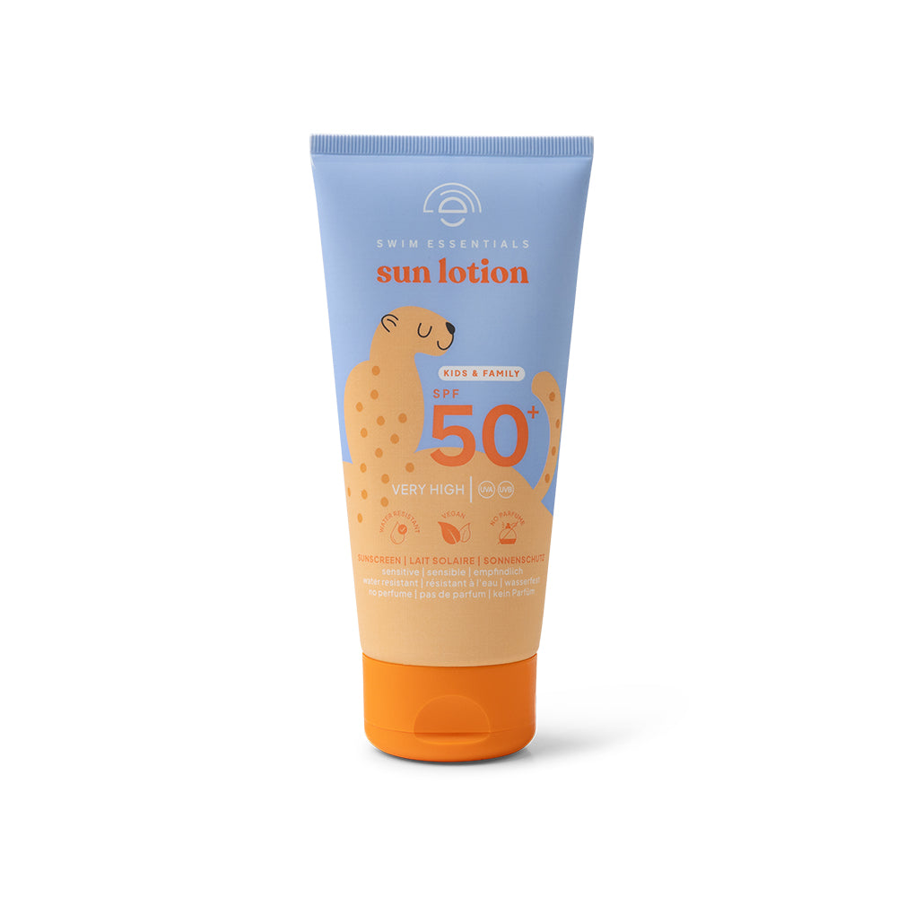 Swim Essentials SPF 50+ családi naptej érzékeny bőrre, 150 ml-es gazdaságos tubusban.