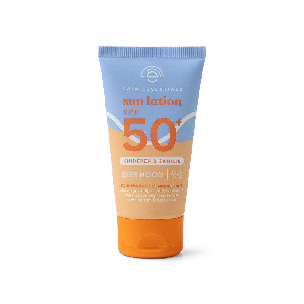 Swim Essentials SPF 50+ naptej érzékeny bőrre, 50 ml-es tubusban, gyermekeknek és családoknak.