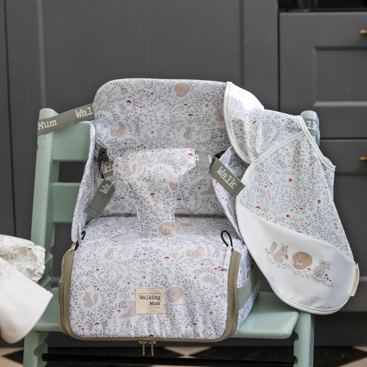 Walking Mum Hordozható textil székmagasító - Besties – hangulatkép