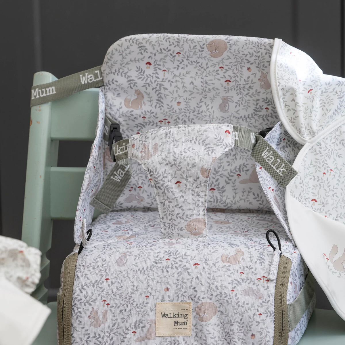 Walking Mum Hordozható textil székmagasító - Besties – hangulatkép