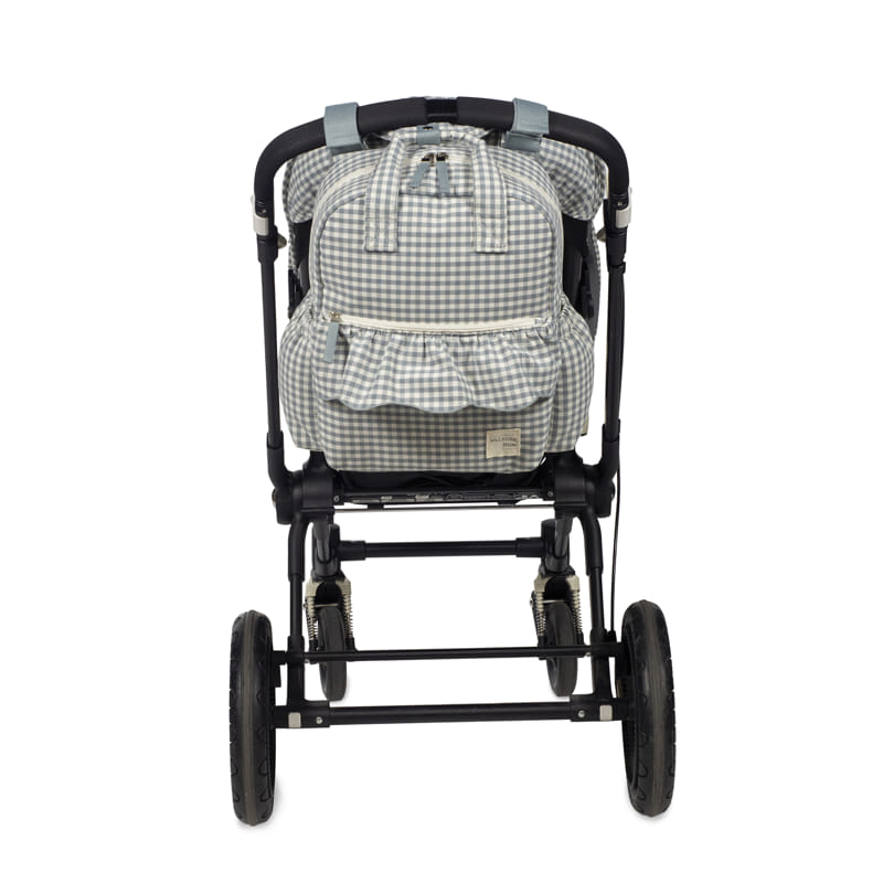 Walking Mum Matcha zöld kockás pelenkázó hátizsák babakocsira rögzítve