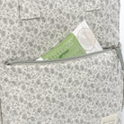 Csíkos zsebekkel biztonságosan pakolható pelenkázó hátizsák menta virágos mintával