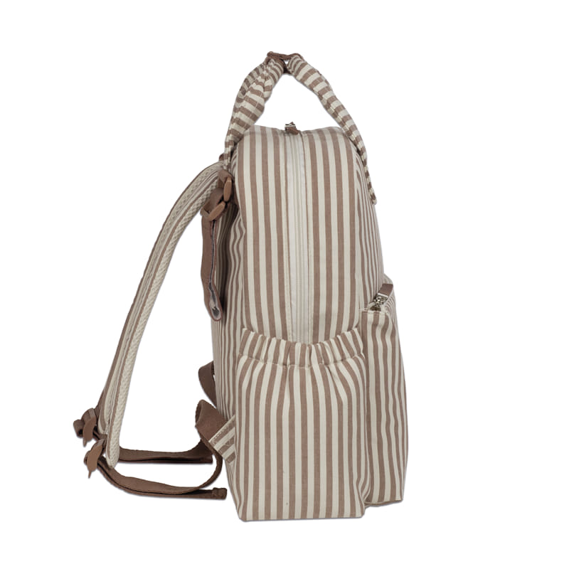 A rózsaszín-fehér csíkos Praliné táska elegáns profilja oldalról