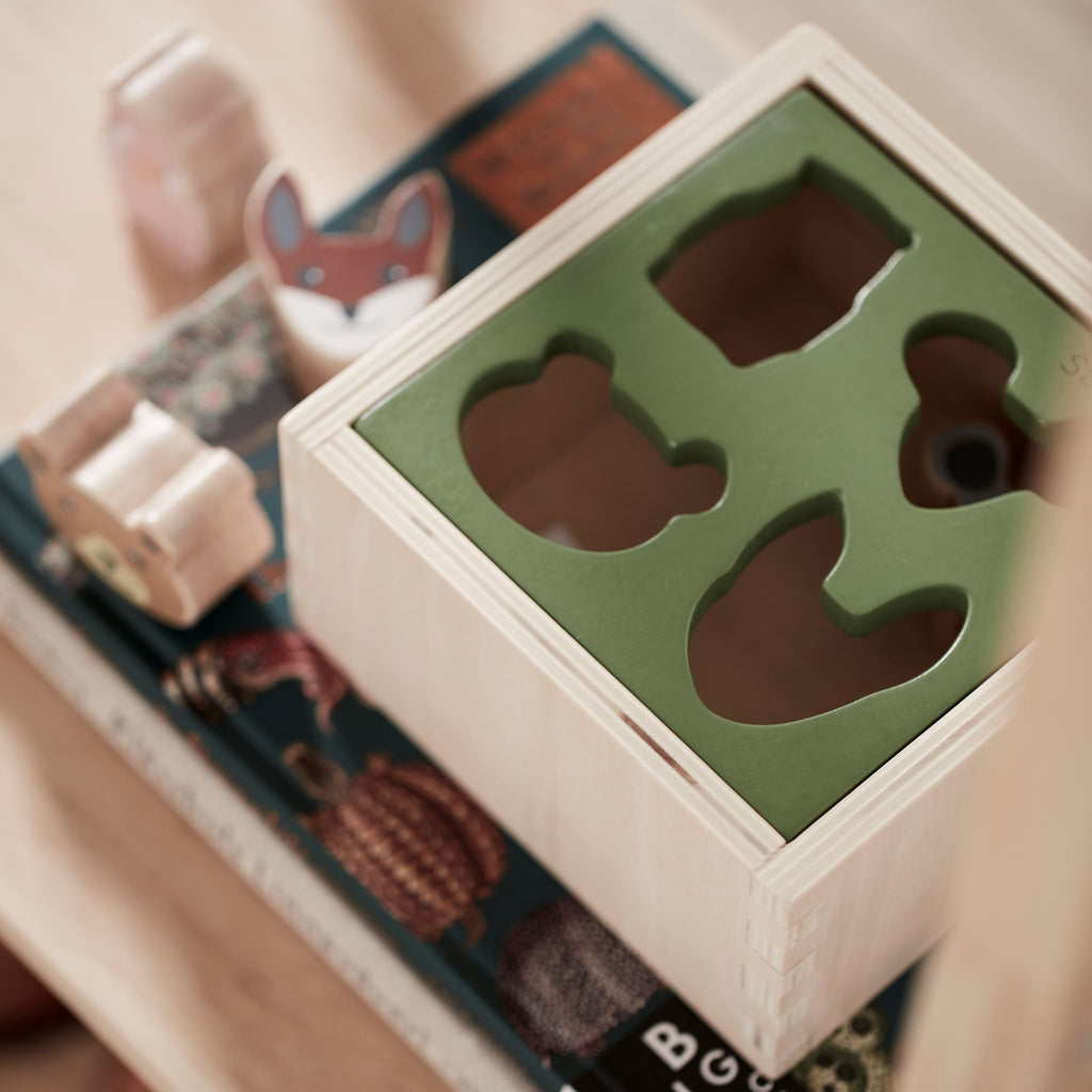 Formaberakó játék fából állatos formákkal a Kid's Concept márkától - pippadu