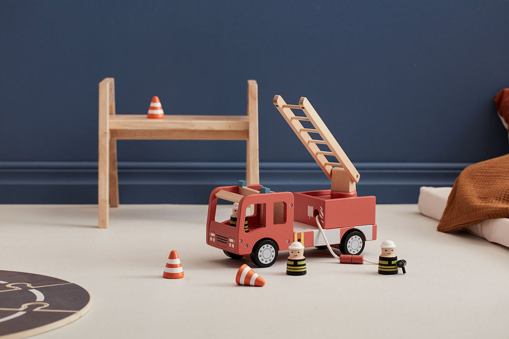 Fa tűzoltó autó játék - pippadu - Kid's Concept