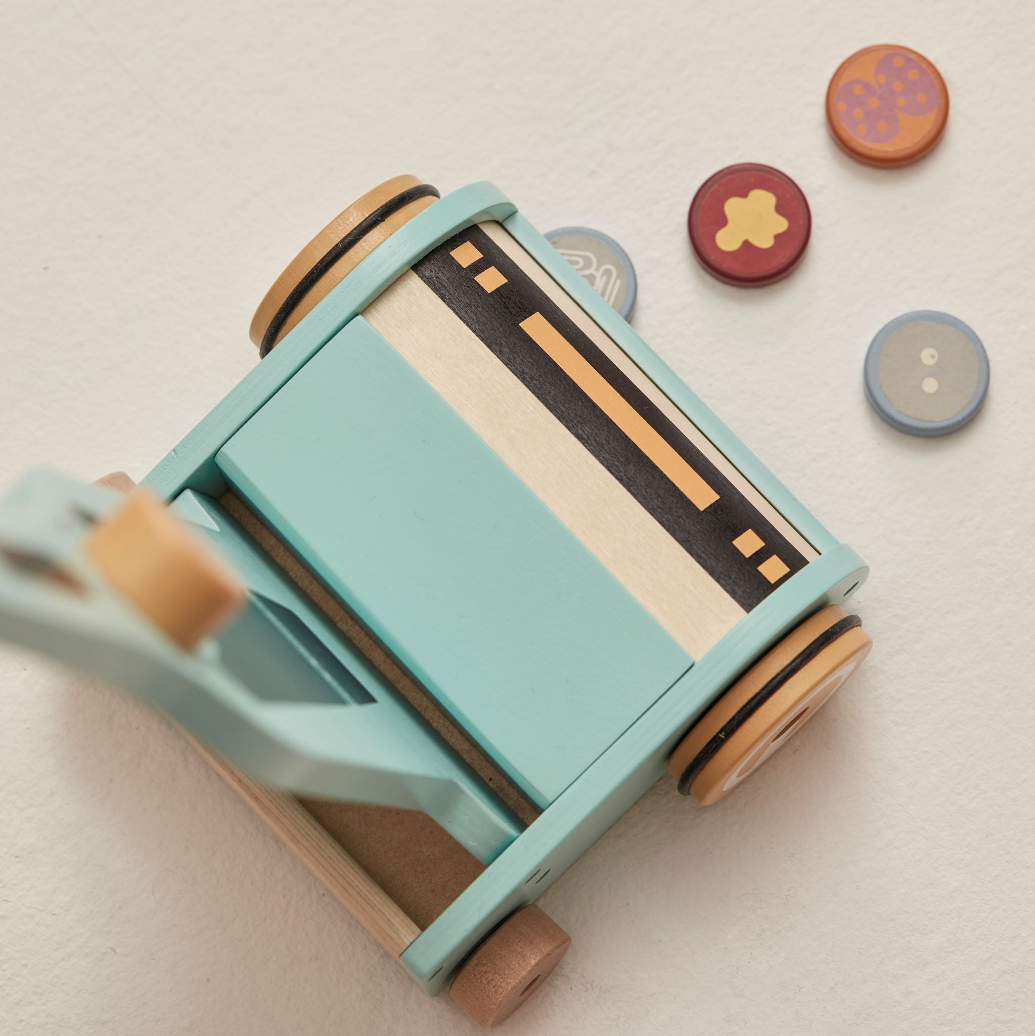 Korongokat eltüntető fa játék porszívó pasztell színekben gyerekeknek - Kids Concept - pippadu