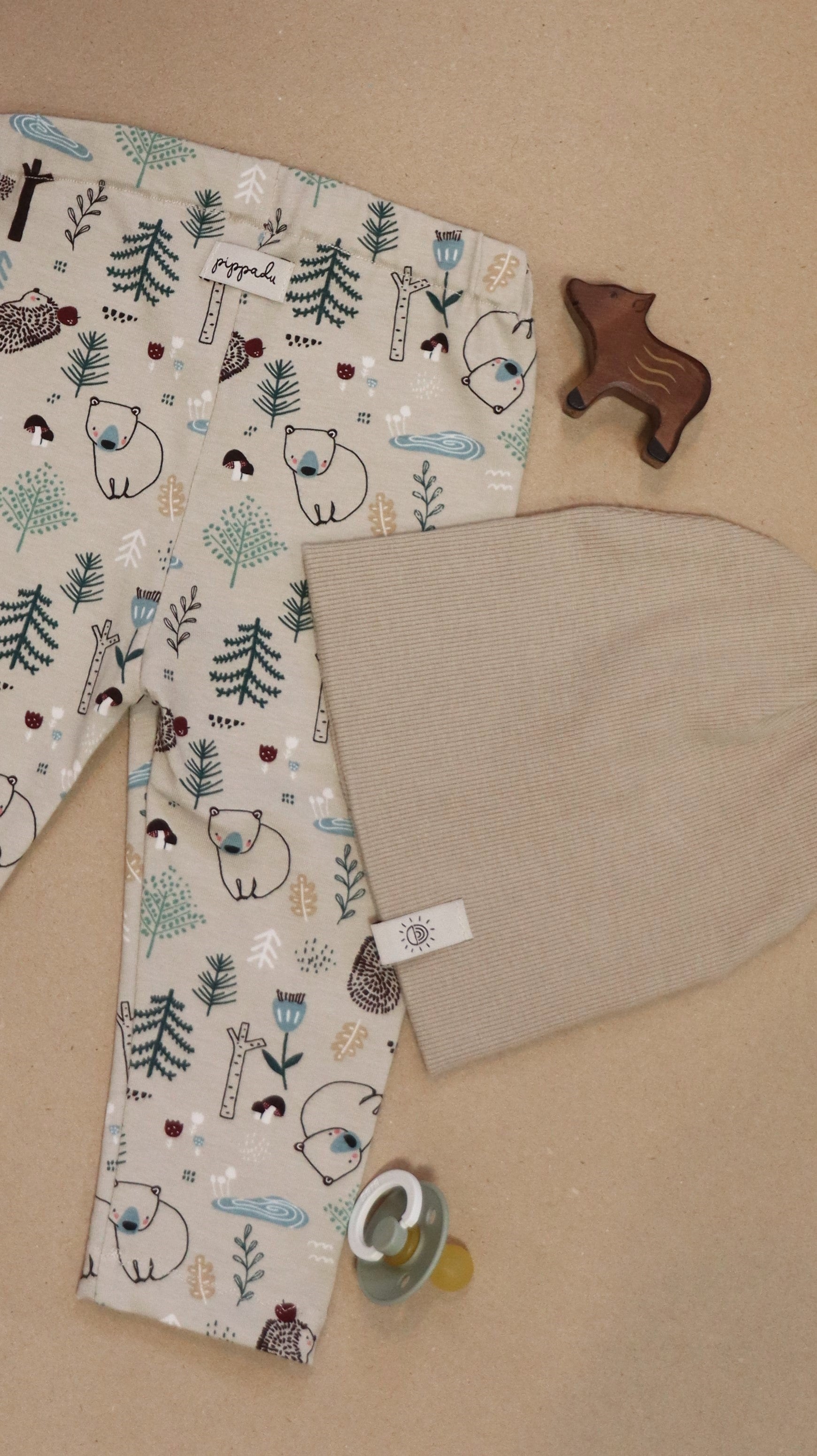 Pippadu gyerek leggings - bézs alapon macis mintával