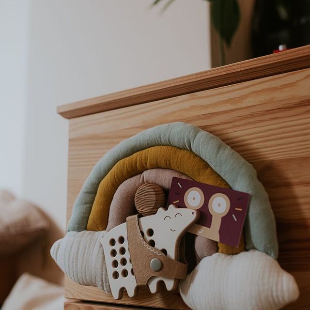 Kicsi fűzős fajáték gyerekeknek - Montessori játék - medve - pippadu