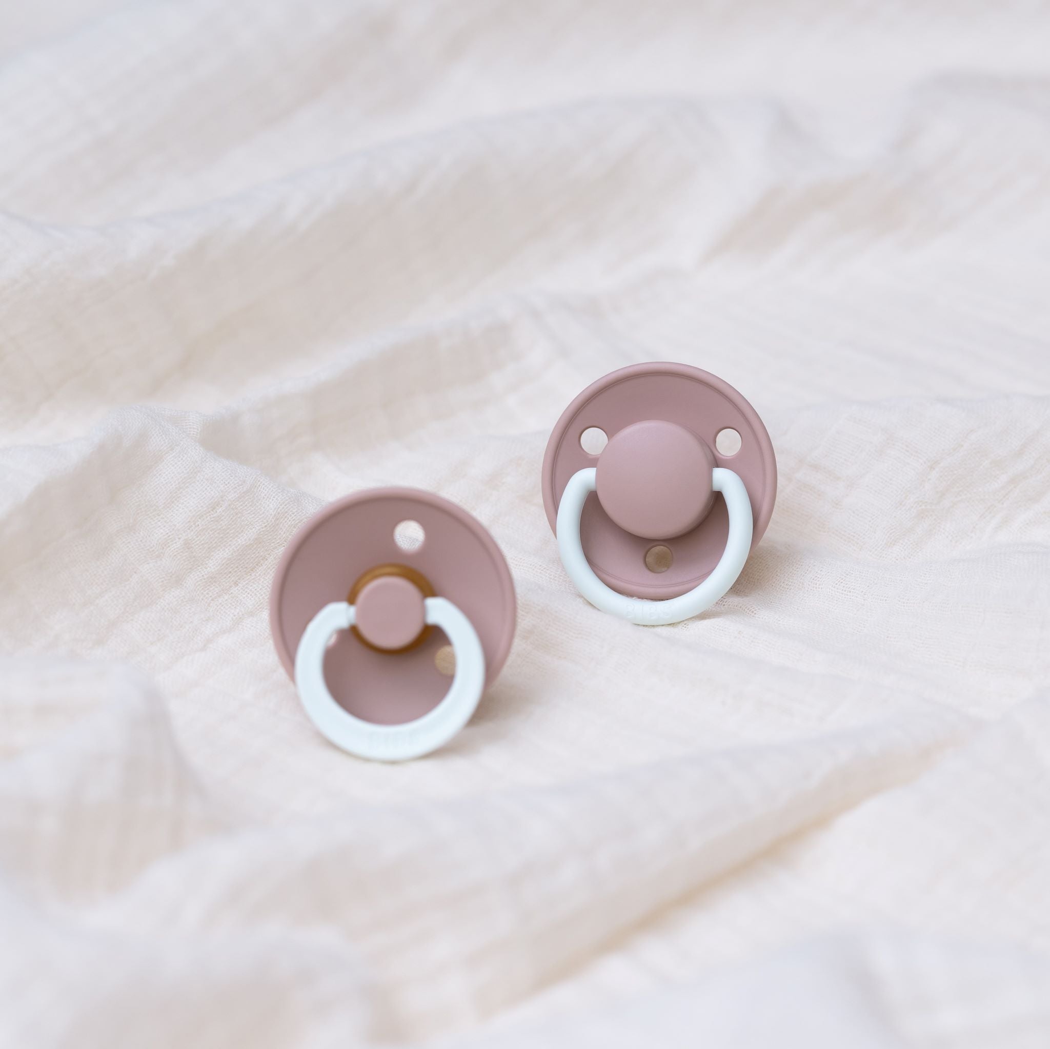 BIBS De Lux cumi esti púderrózsaszín - szilikon cumi, cseresznye cumi - www.pippadu.hu