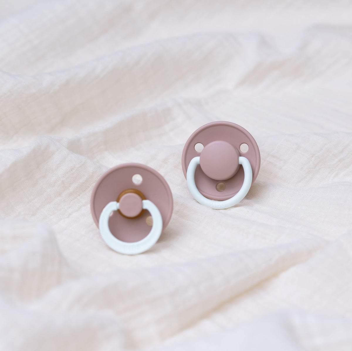 BIBS De Lux cumi esti púderrózsaszín - szilikon cumi, cseresznye cumi - www.pippadu.hu