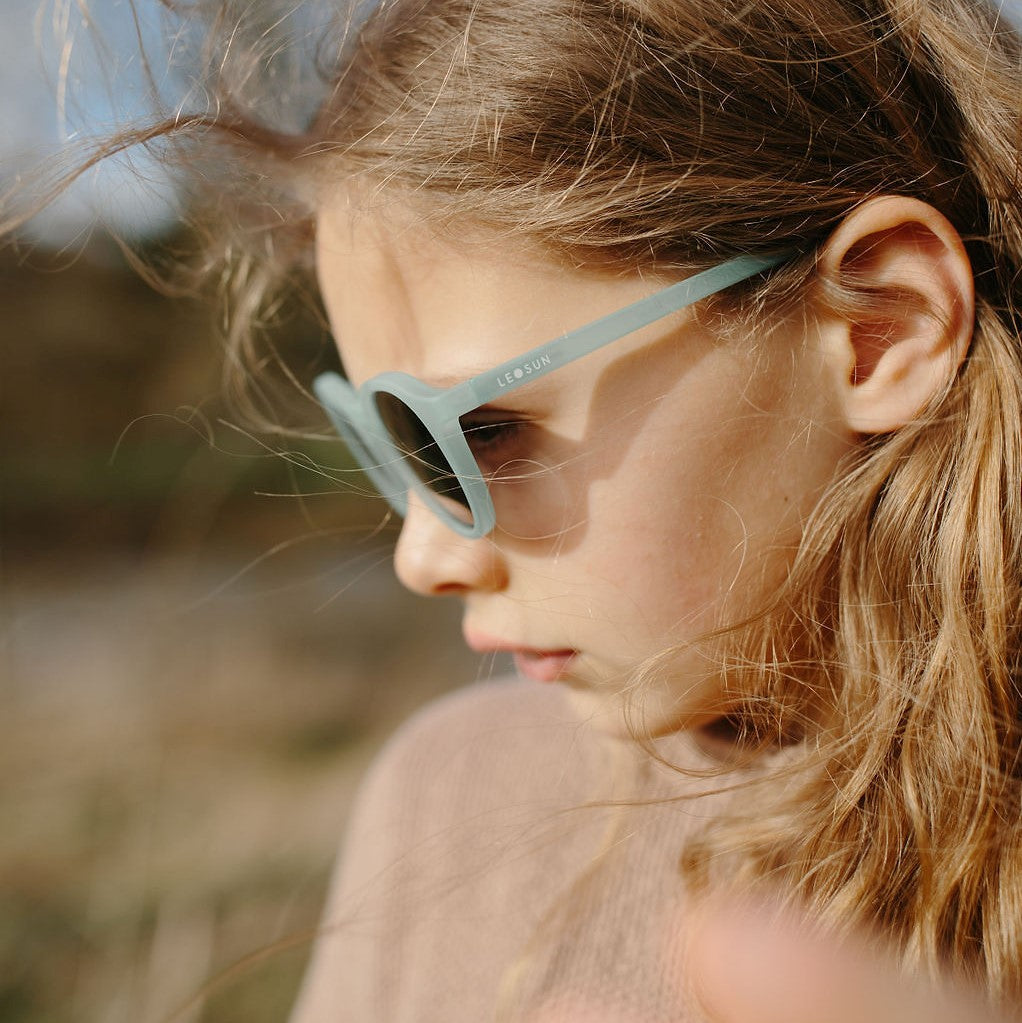 Gyerek napszemüveg környezetbarát anyagból, UV-szűrős lencsékkel - Leosun, pippadu