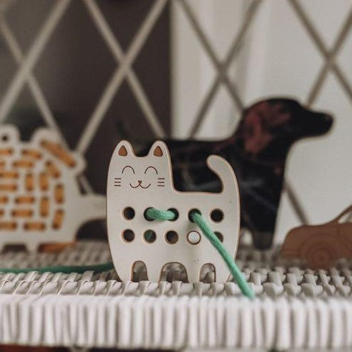 Kicsi fűzős Montessori fajáték - gyerekjáték macska - pippadu