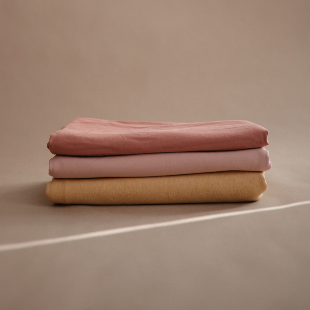 Rugalmas hordozókendő több színben az amerikai mushie márkától - www.pippadu.hu