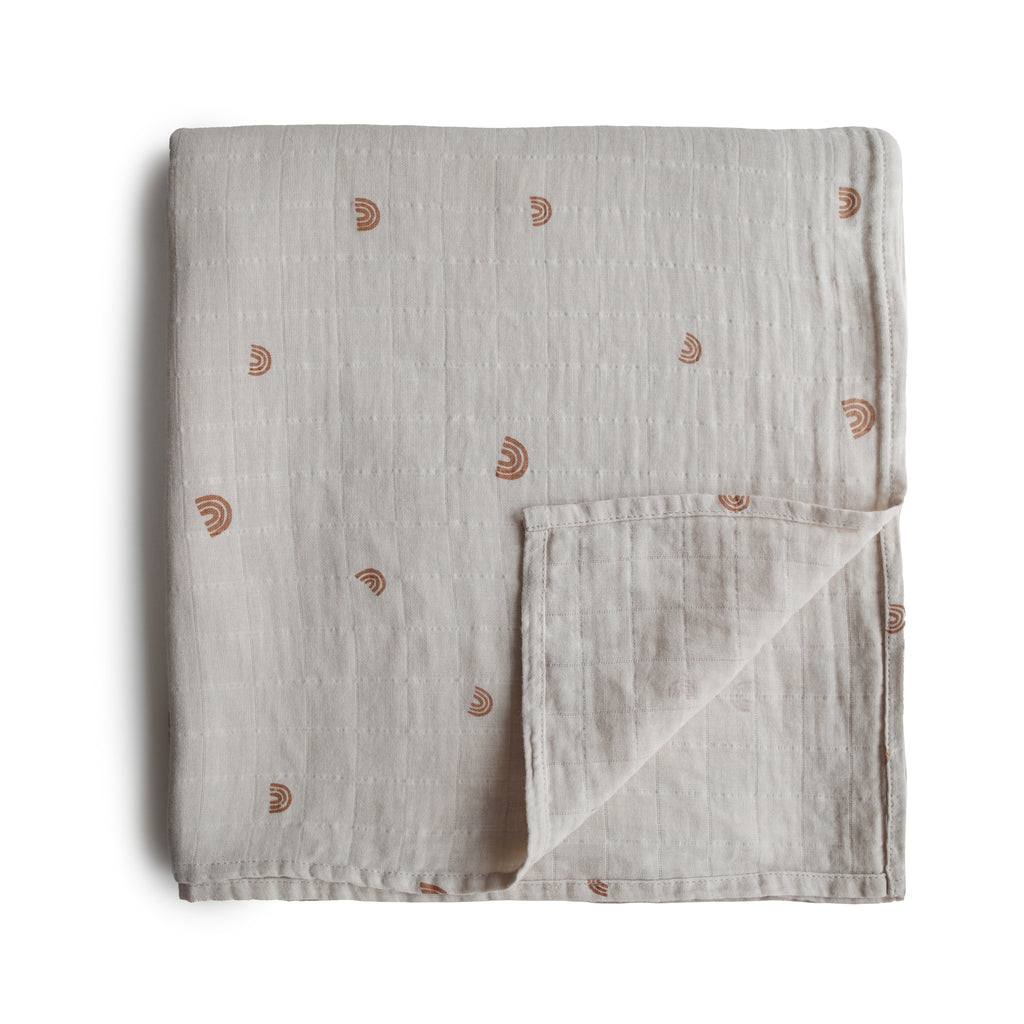 Muszlin pólya a Mushie márkától - szivárvány mintával - pippadu