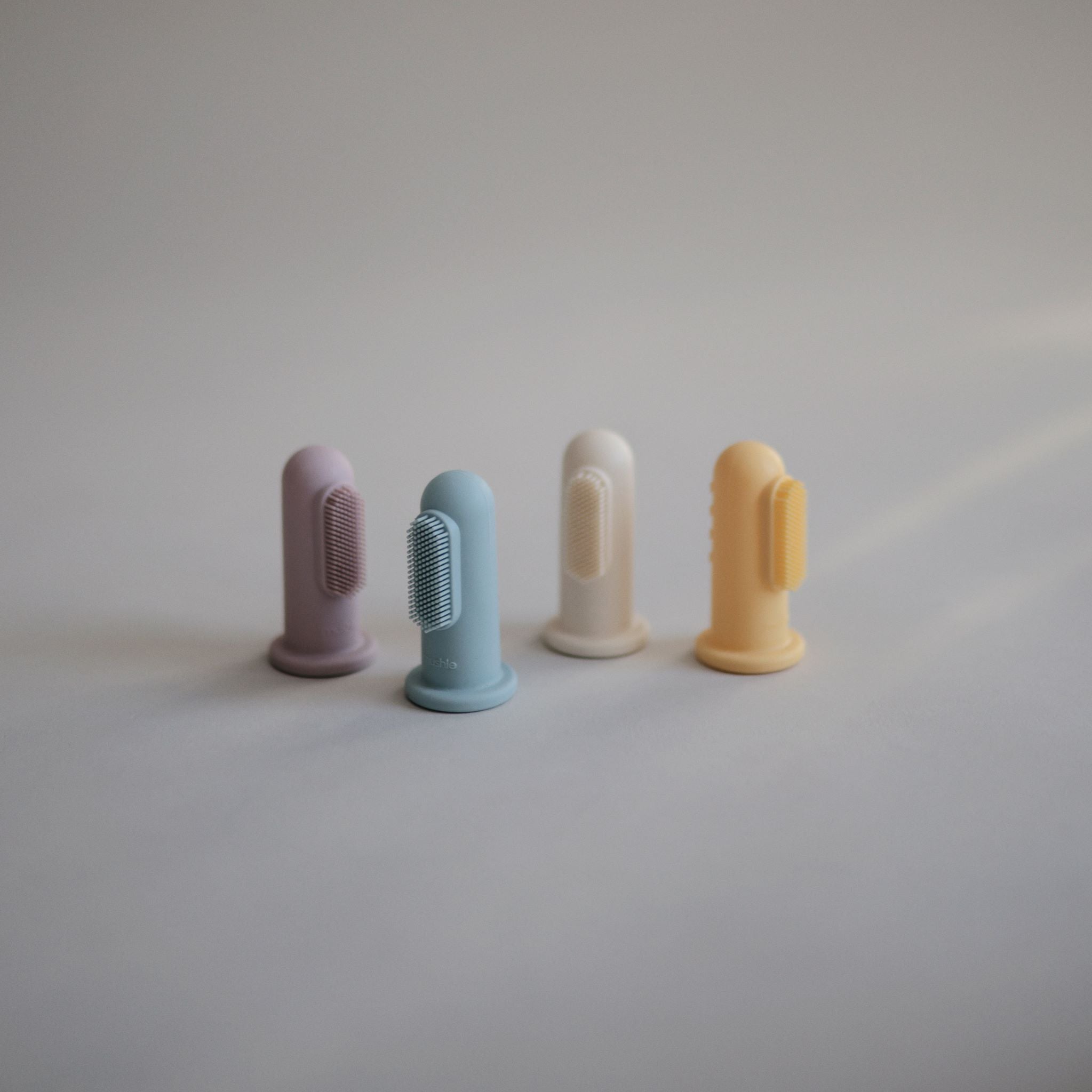 Ujjra húzható fogkefék - világoskék és nárcisz színben - baba fogmosás - pippadu