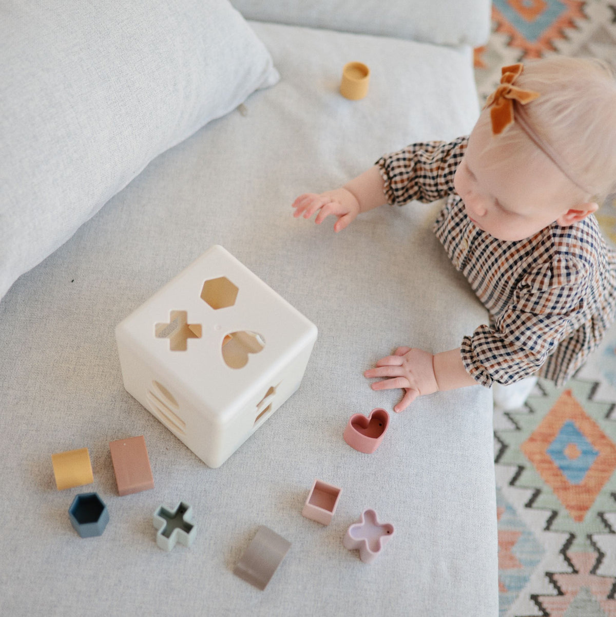 Mushie formabedobó kocka játék - pippadu