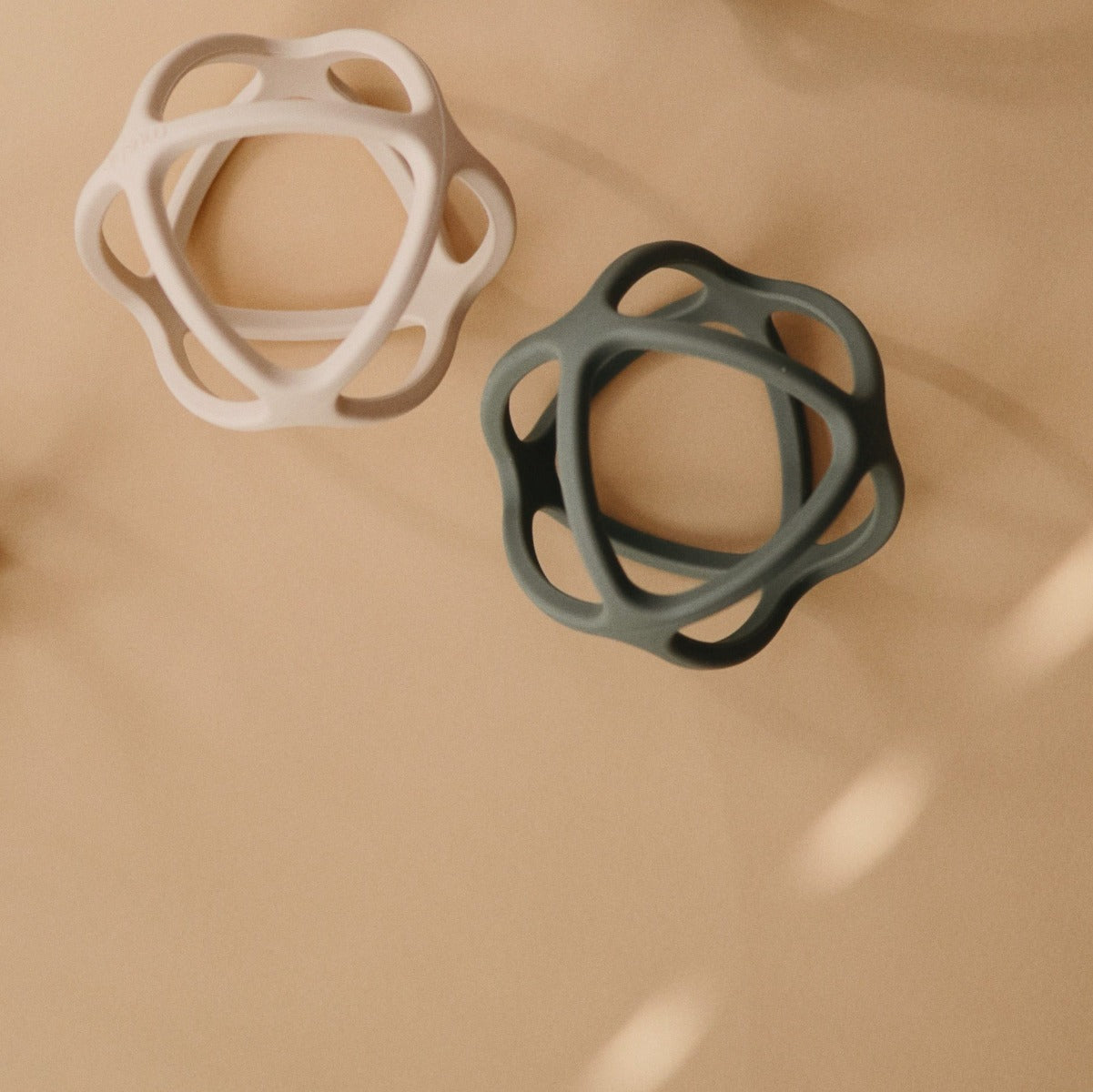 Labda rágóka - homok színben - Pippadu