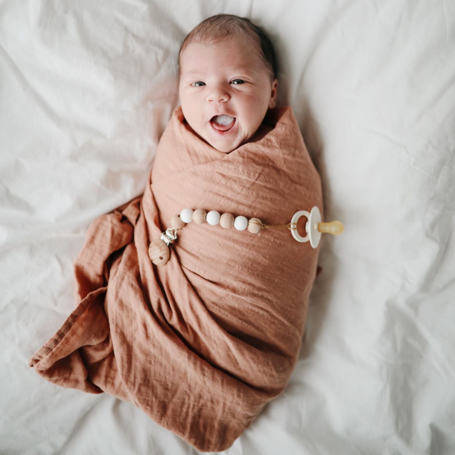 Muszlin pólya a mushie márkától a pippadunál, akár mustársárga színben is!