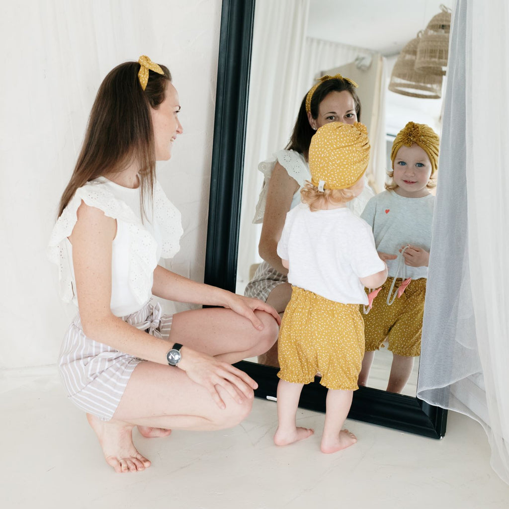 Fodros lányka rövidnadrág mustársárga színben a pippadunál - anya-lánya szettben is elérhető