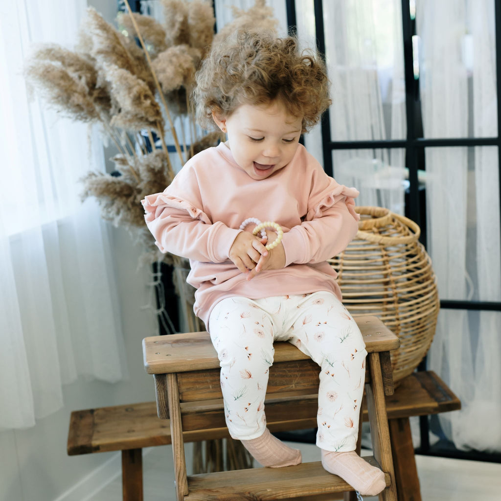 Lányka pulóver fodorral és leggings: púderrózsaszín + bazsarózsás babanadrág szettben kedvezményes áron - pippadu