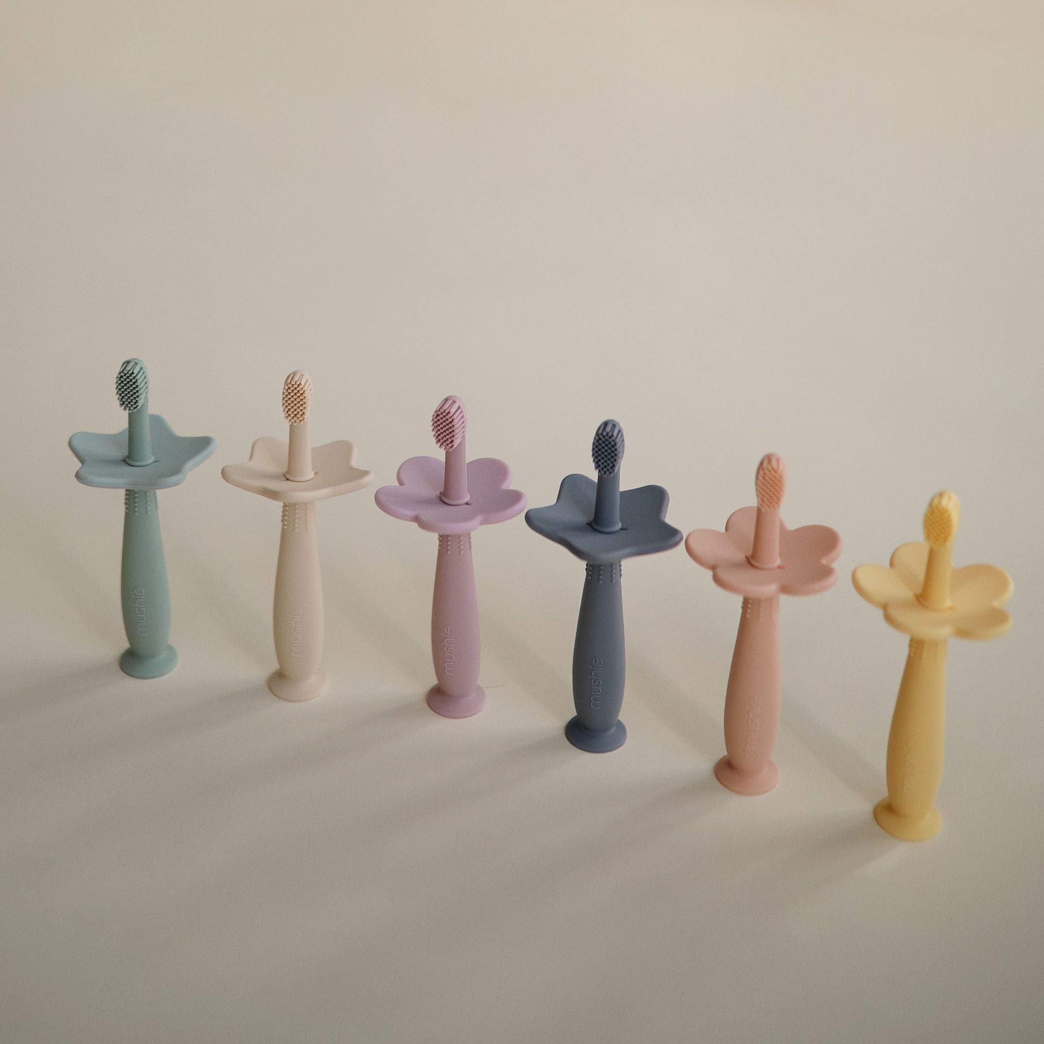 Gyakorló fogkefék virágos és csillagos biztonsági pajzzsal - pippadu