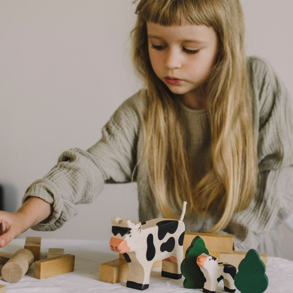 Holztiger fajátékok - tehén és kis boci a pippadunál