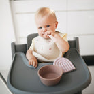 Pippadu - szilikon mélytányér az amerikai mushie márkától vintage mályva színben